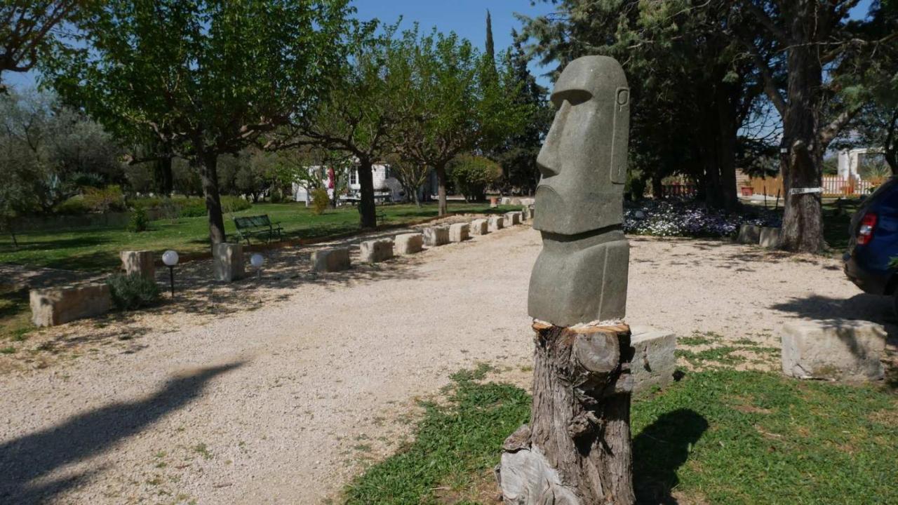 Ferienwohnung Mas Maurane - Les Lavandes Aux Portes D'Arles Tarascon Exterior foto