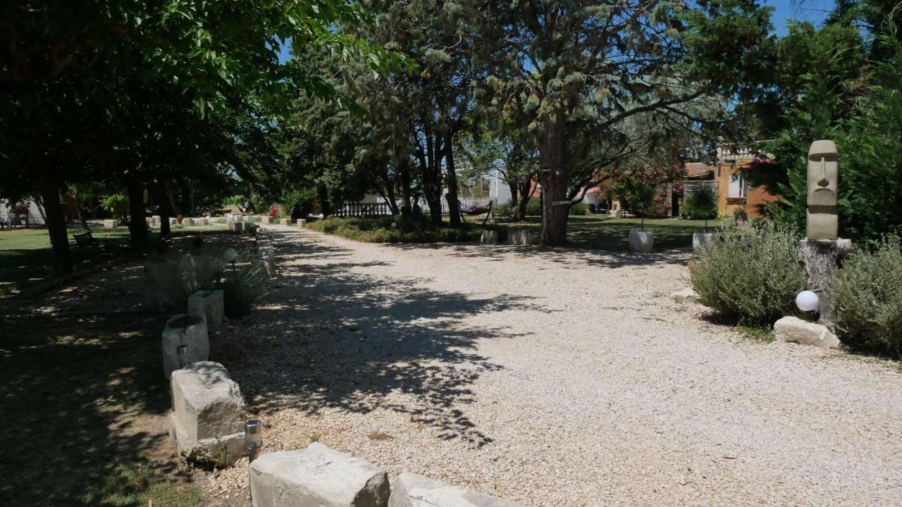Ferienwohnung Mas Maurane - Les Lavandes Aux Portes D'Arles Tarascon Exterior foto