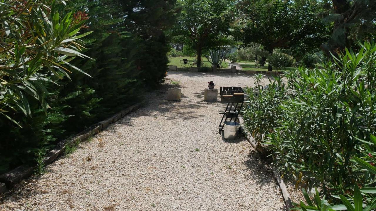 Ferienwohnung Mas Maurane - Les Lavandes Aux Portes D'Arles Tarascon Exterior foto
