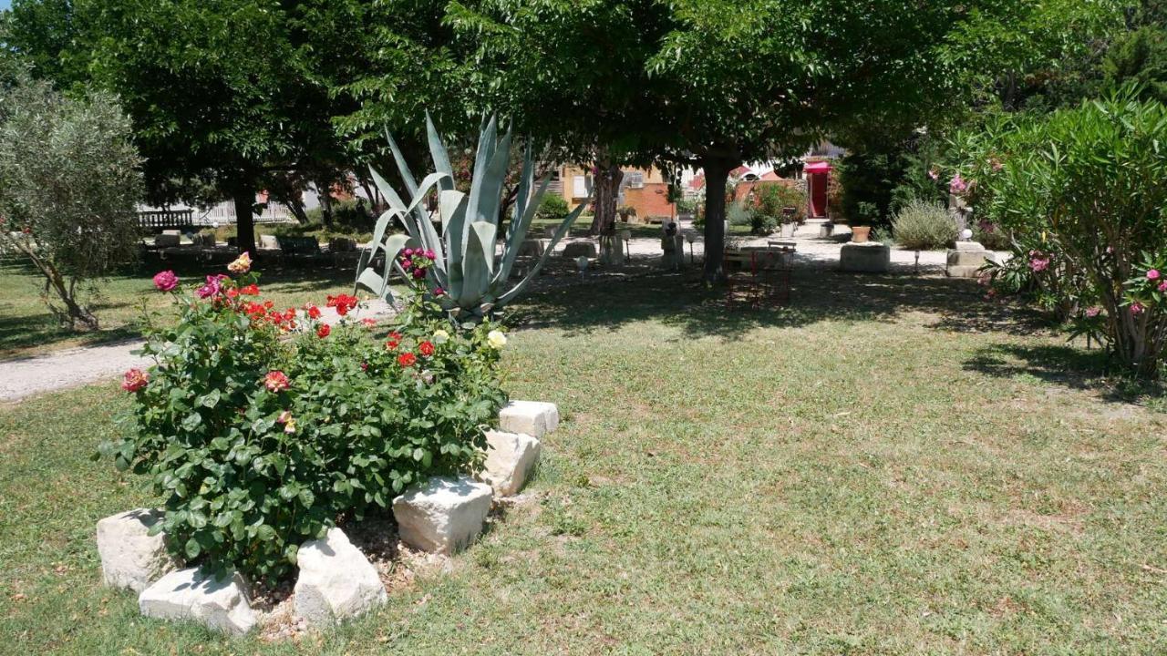 Ferienwohnung Mas Maurane - Les Lavandes Aux Portes D'Arles Tarascon Exterior foto