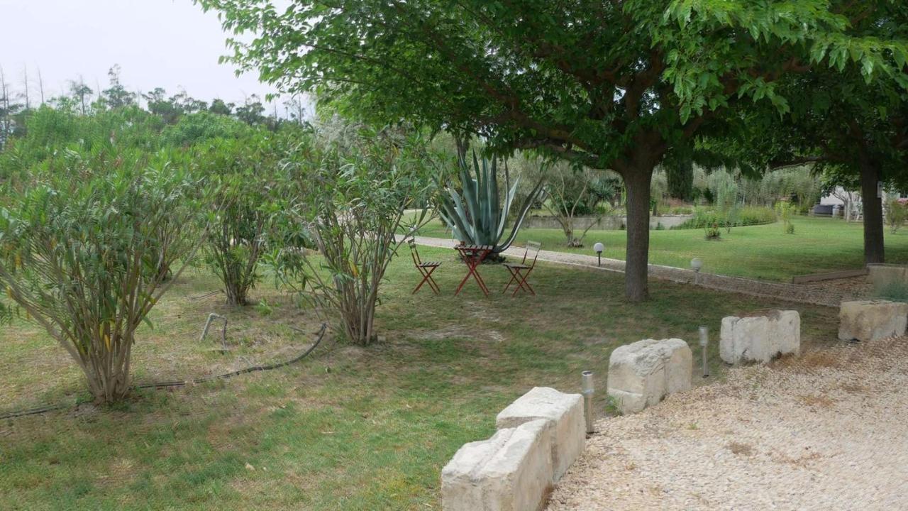 Ferienwohnung Mas Maurane - Les Lavandes Aux Portes D'Arles Tarascon Exterior foto